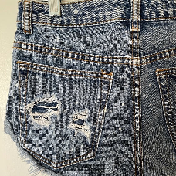SIGNATURE8 Distressed Denim Cutoff Shorts Size S - Picture 6 of 9
